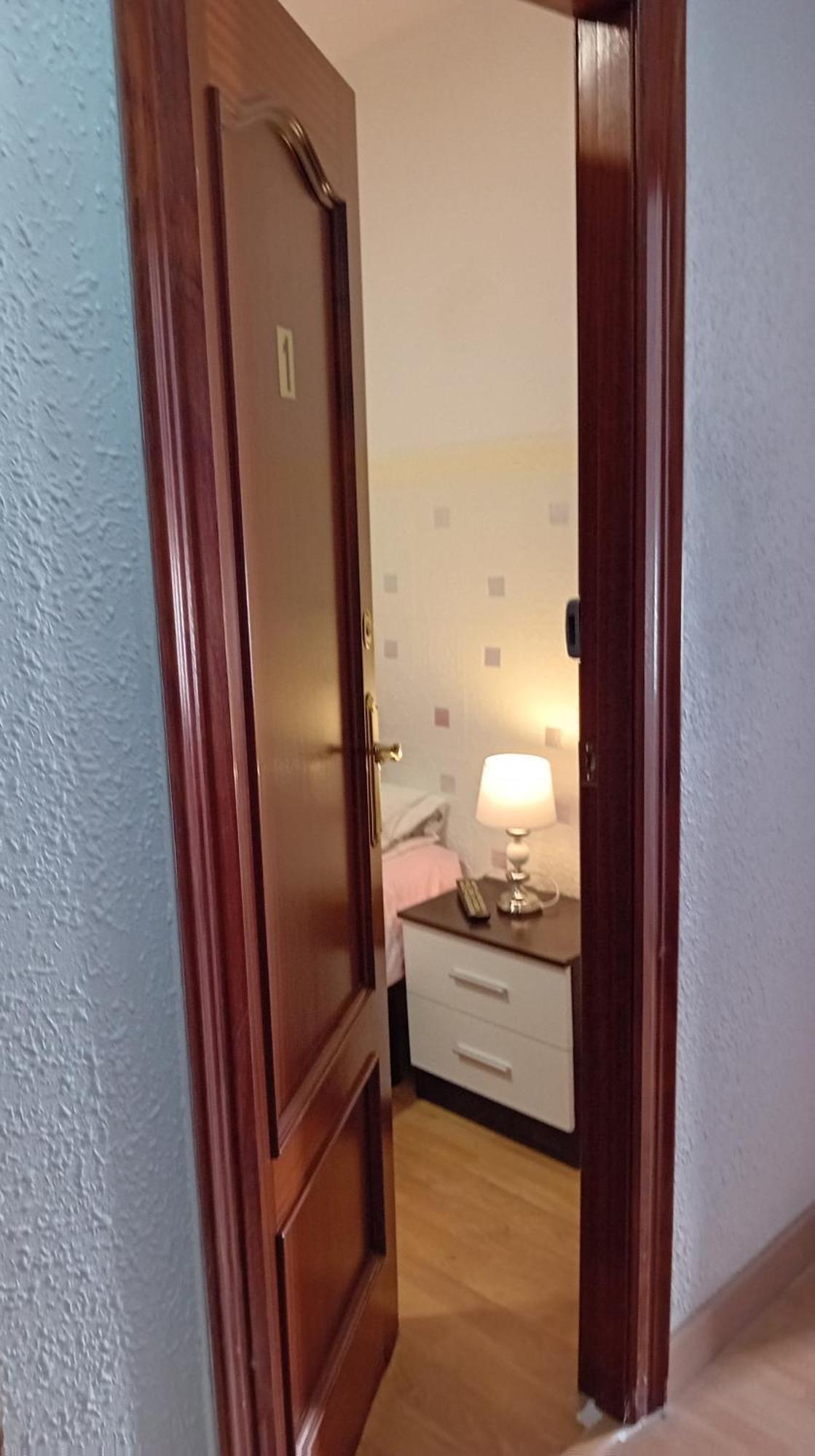 Apartamento Compartido Excelente Ubicacion El Prat de Llobregat Luaran gambar