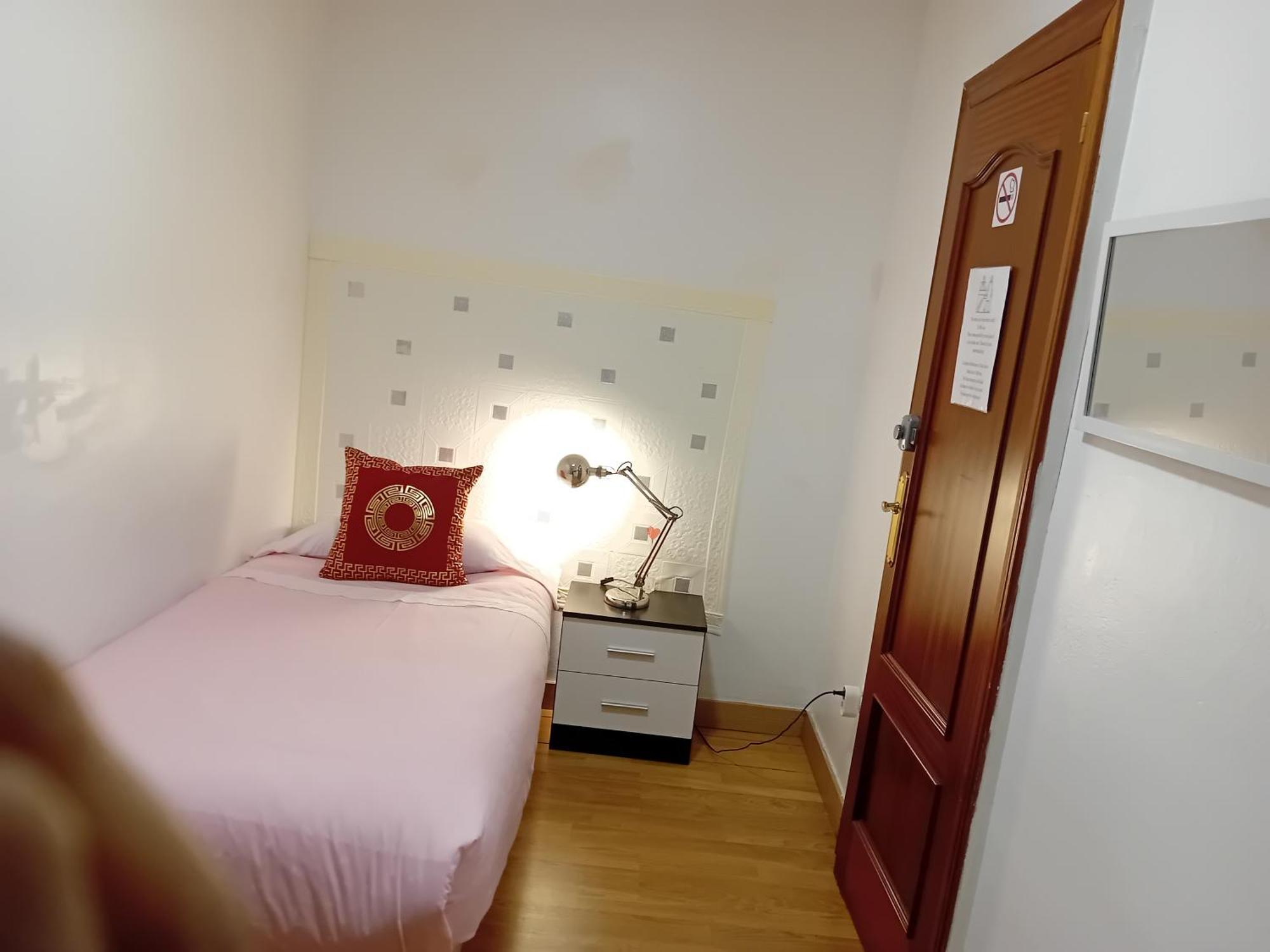 Apartamento Compartido Excelente Ubicacion El Prat de Llobregat Luaran gambar