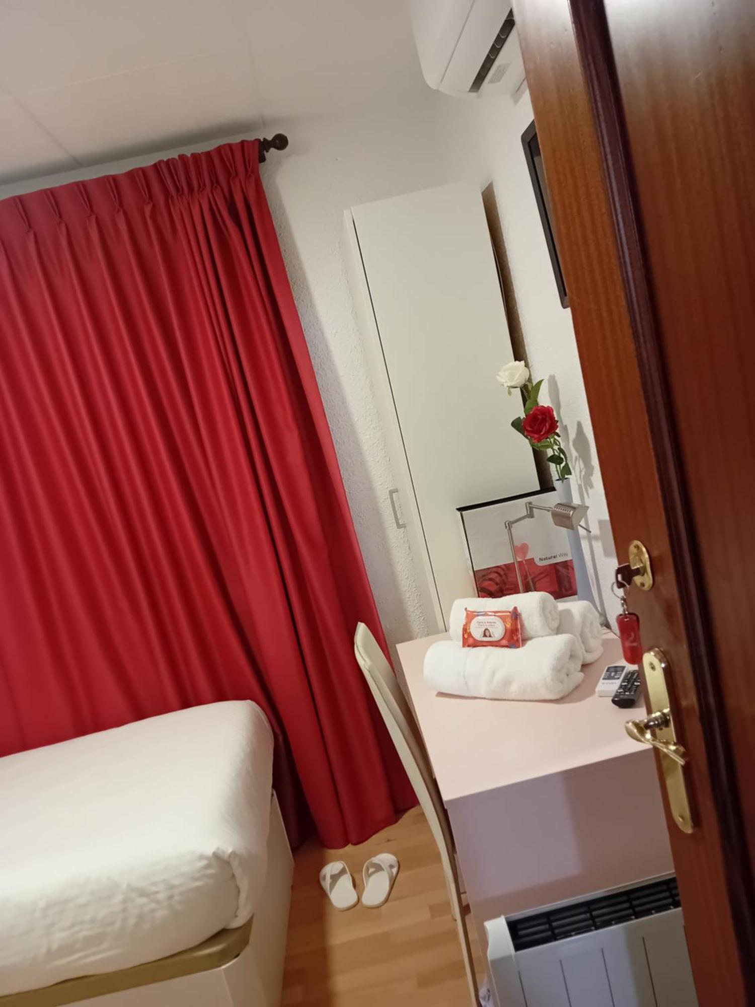 Apartamento Compartido Excelente Ubicacion El Prat de Llobregat Luaran gambar